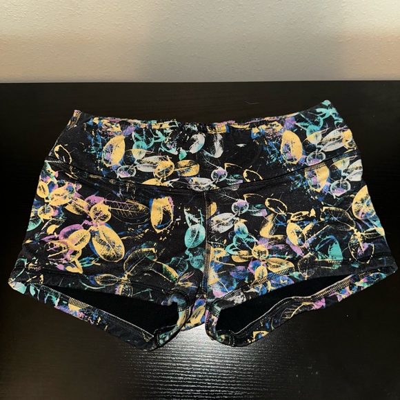 Fleo Shorts - floral design - size M - Picture 4 of 4